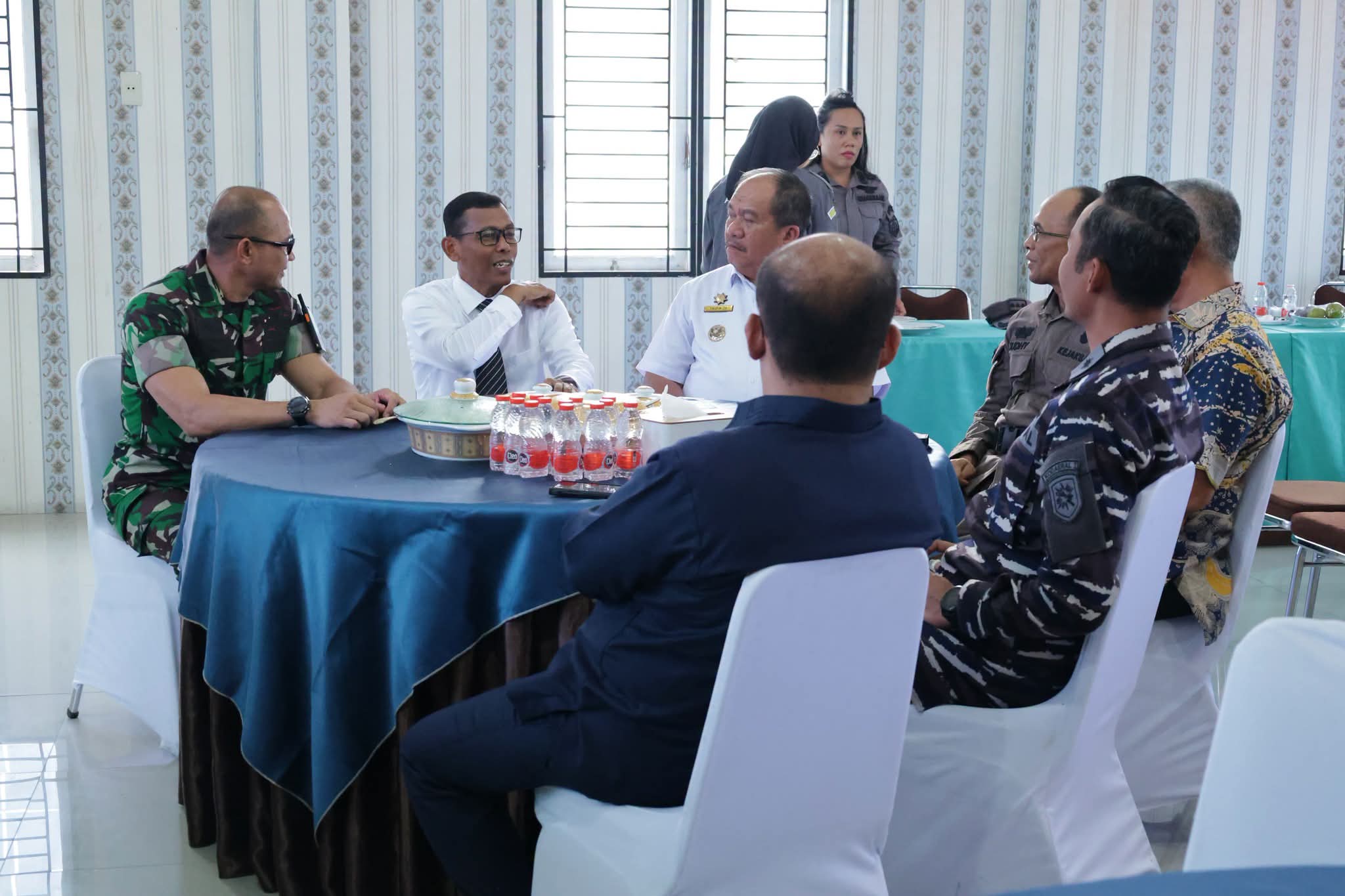 Pererat Silaturahmi Antarinstansi, Kasdim 0208/Asahan Bersama Bupati dan Forkopimda Berikan Surprise HUT ke-81 Kejaksaan RI