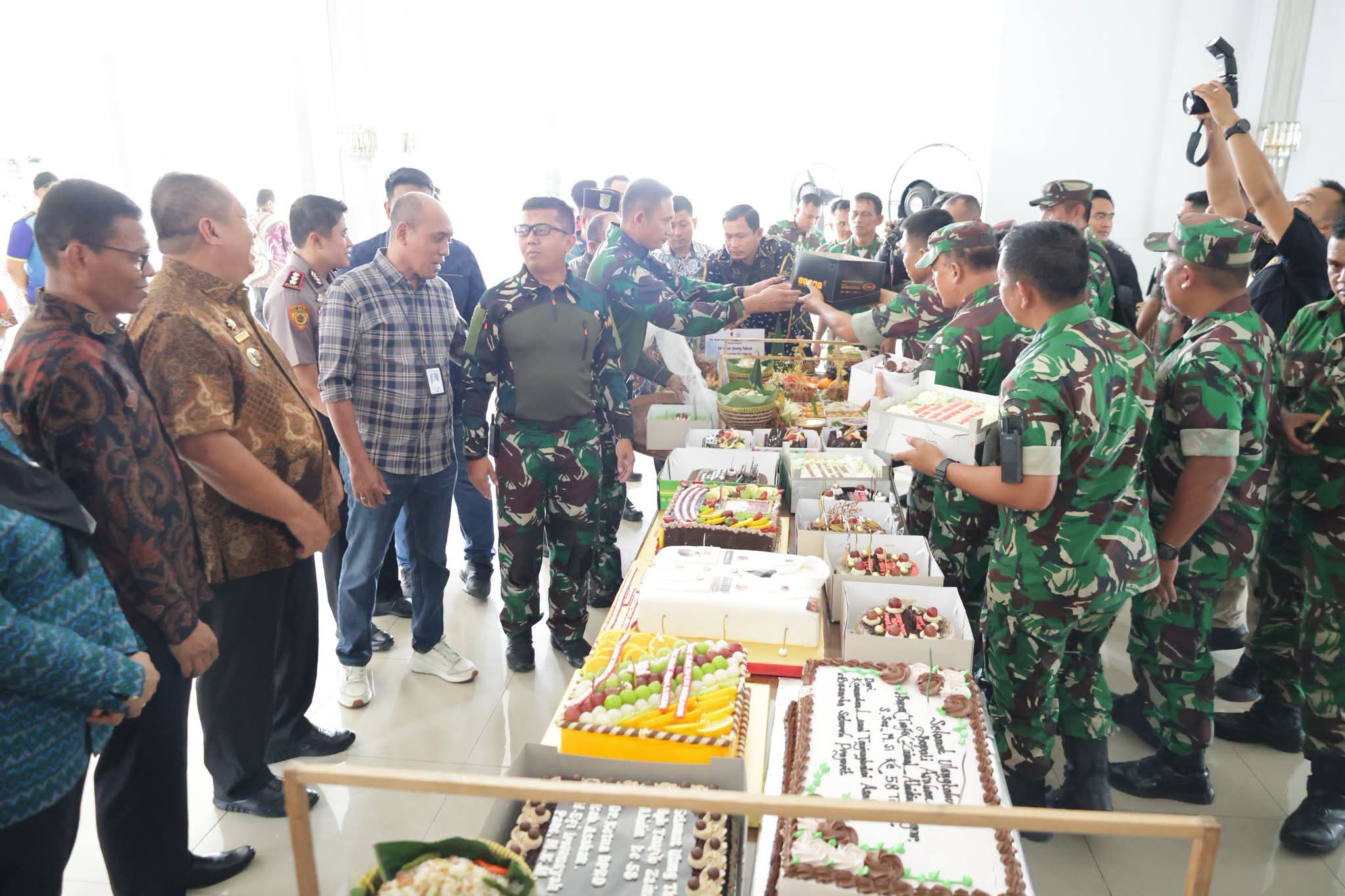 Dandim 0208/Asahan Berikan Surprise HUT ke-58 Bupati Asahan