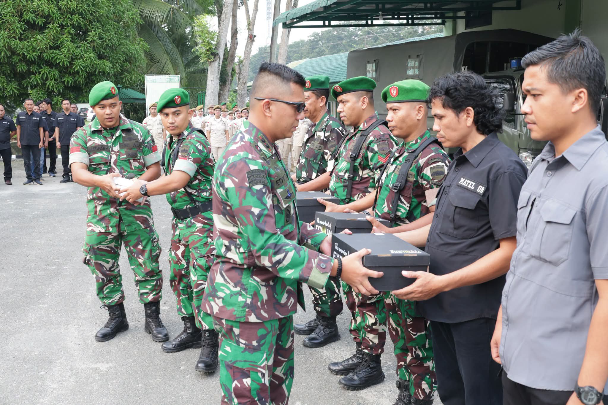 Dandim 0208/Asahan Gelar Jam Komandan dan Serahkan Sepatu kepada Prajurit serta PNS